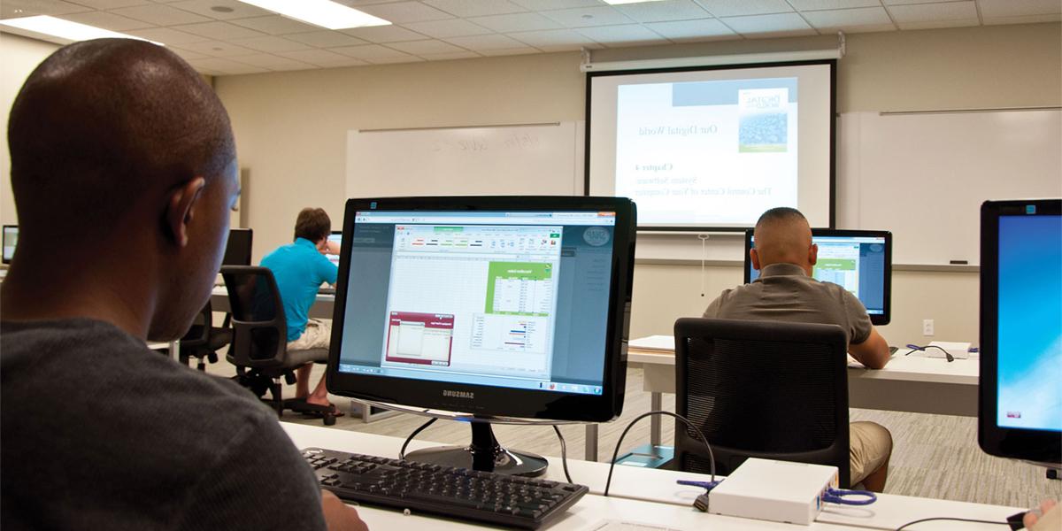 AACC computer students in classroom